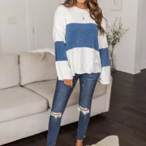 Pink Lily White and Blue Stripe Sweater Size Small - Picture 10 of 10